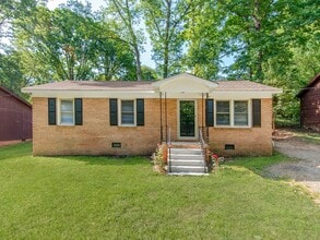 Building Photo - 212 E Poplar St