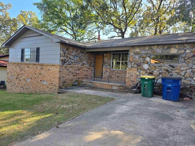 Building Photo - 5505 Crescent Dr