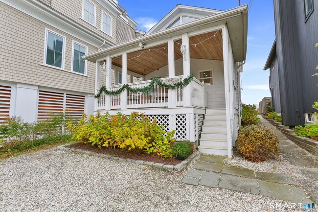Foto del edificio - 1235 Fairfield Beach Rd