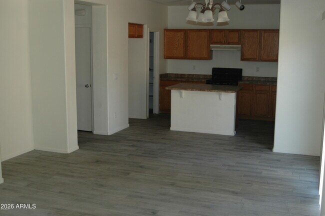 Building Photo - 4504 E Los Alamos St