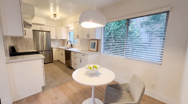 Building Photo - 1011 Hilldale Ave