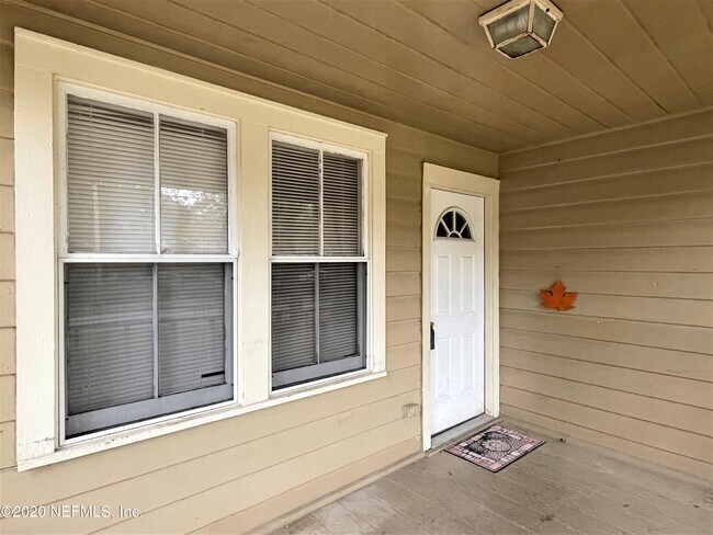 Building Photo - 2413 Schumacher Ave