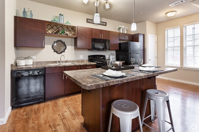 1BR,1BA,816SF - Grand Courtyard - Reserve at Romeoville