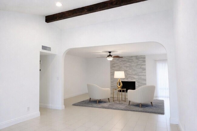 Foto del edificio - 8832 E Lupine Ave