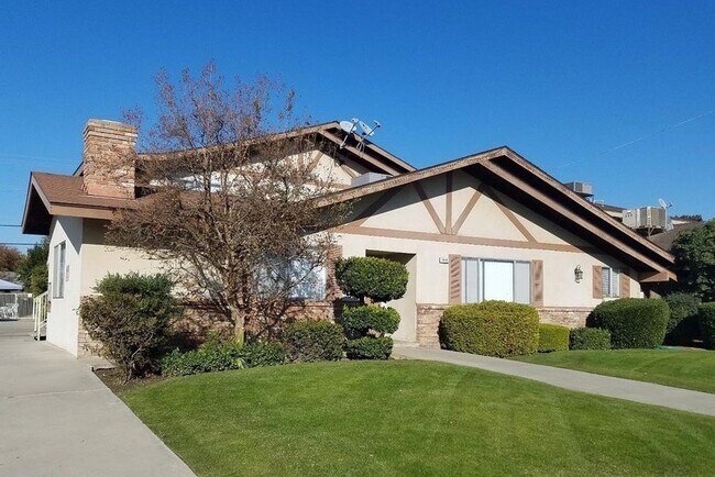 Foto del edificio - 5916 Stockdale Hwy