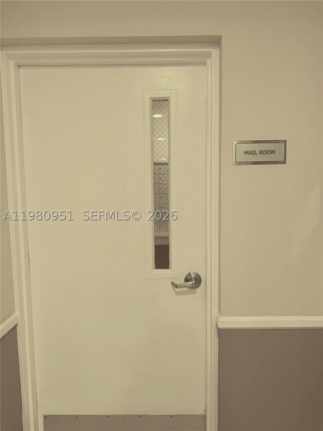 Foto del edificio - 900 SW 8th St