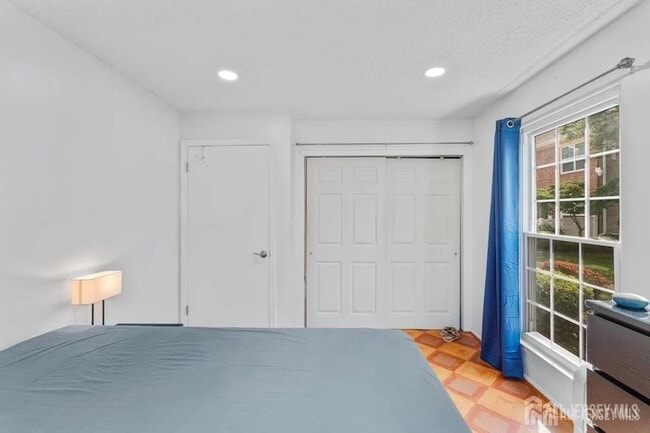 Building Photo - 251 Kempsey Dr