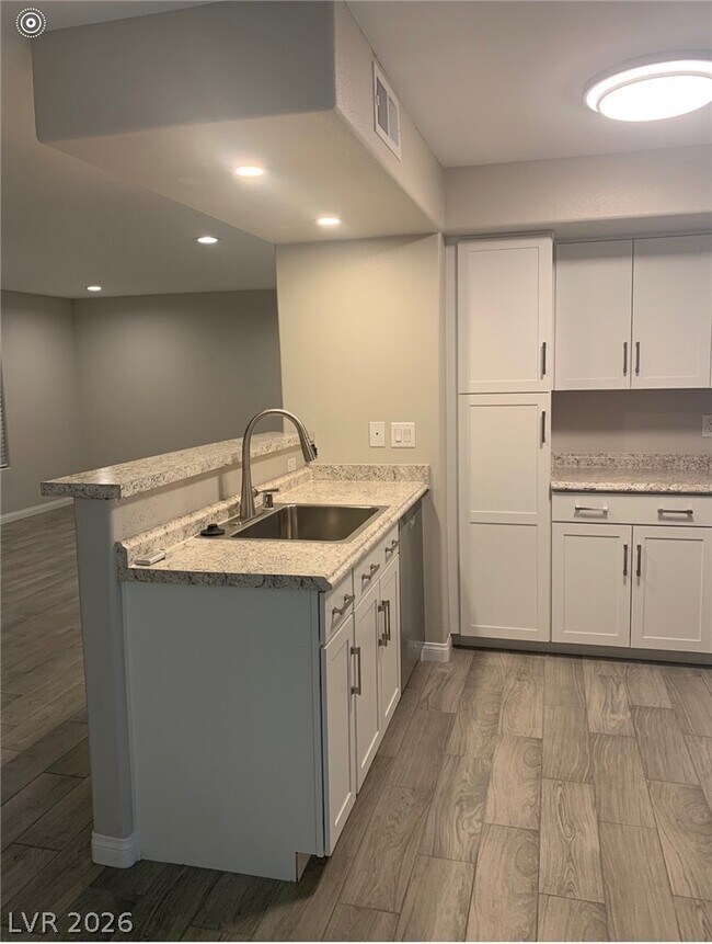 Foto del edificio - 2300 E Silverado Ranch Blvd
