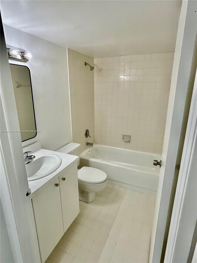 Building Photo - 770 Claughton Island Dr