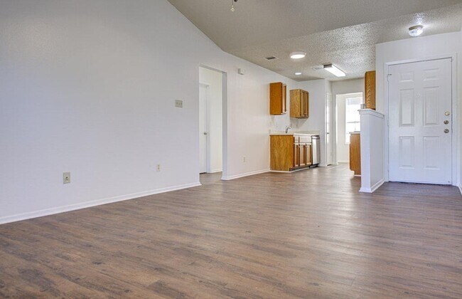 Foto del edificio - 8118 West Gate Blvd