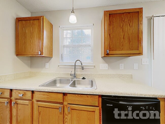 Building Photo - 9408 Northwoods Forest Dr