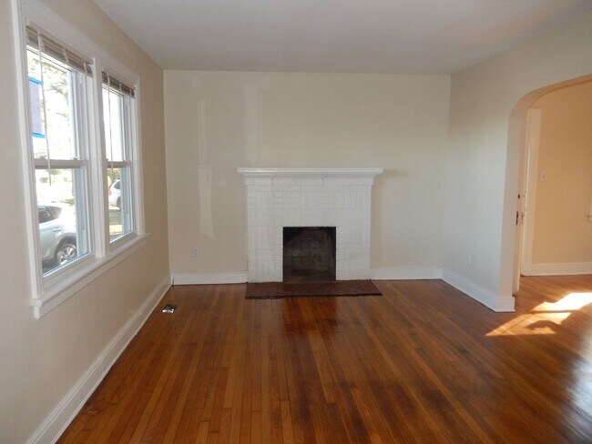 Foto del edificio - Large Colonial