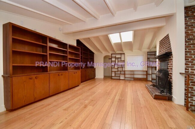 Foto del edificio - 335 Pine Hill Rd
