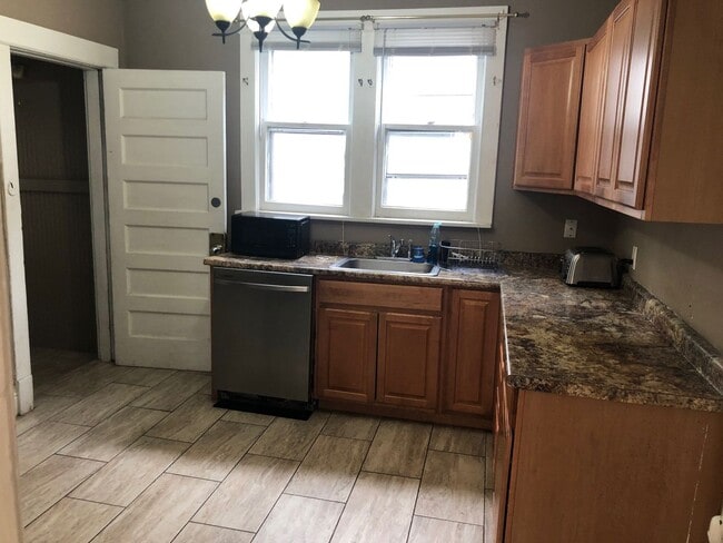 Foto del edificio - JUNE move in, 6BR house