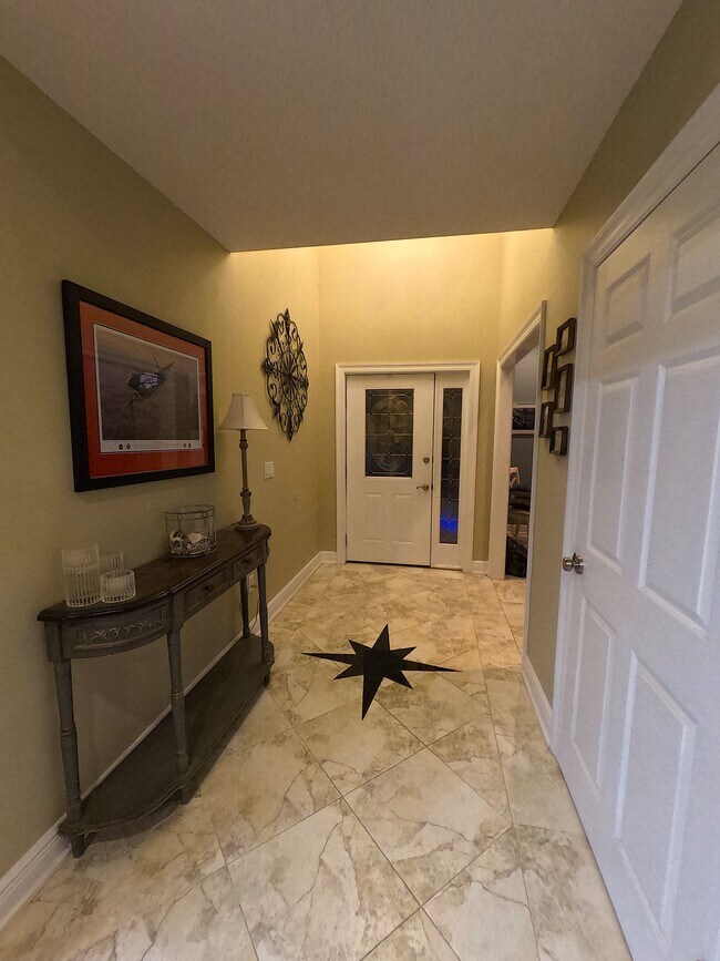 Foto del edificio - 998 Fay Dr