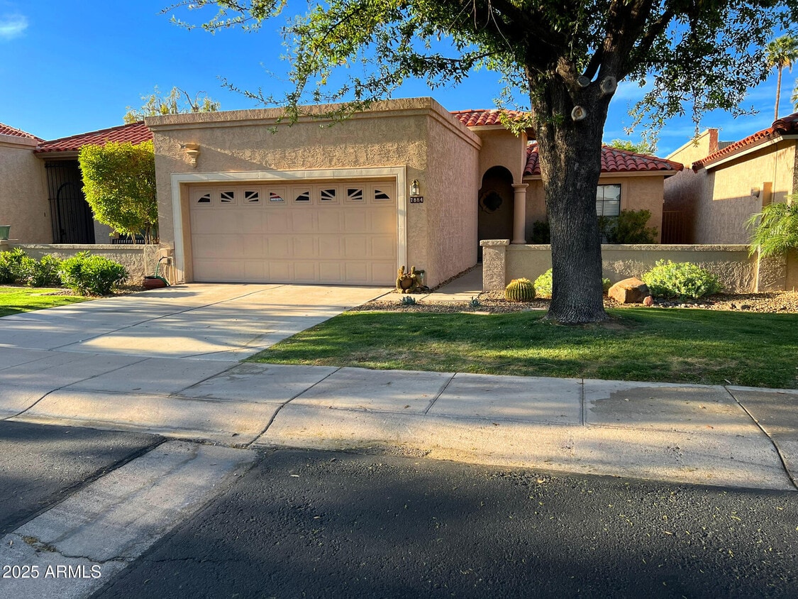 Primary Photo - 7884 E Horseshoe Ln