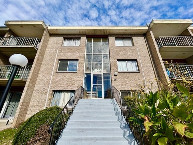 Building Photo - 3844 Bel Pre Rd