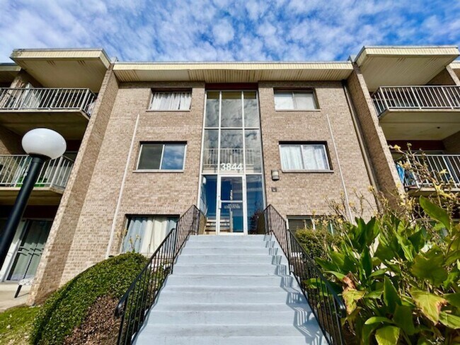 Foto del edificio - 3844 Bel Pre Rd