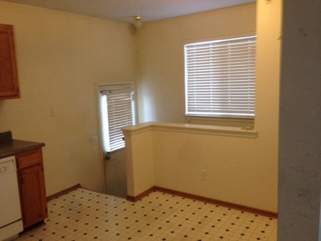 Building Photo - 16024 Hauss Ave