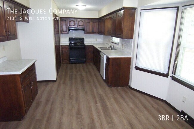 Foto del edificio - 2134 S Wellington Ave