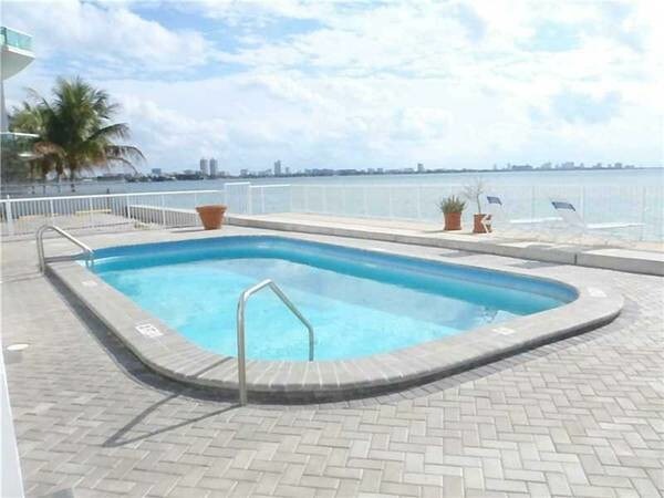 Foto principal - 2016 Bay Dr