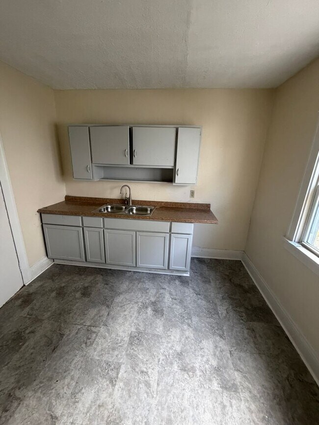 Foto del edificio - 12706 Parkhill Ave