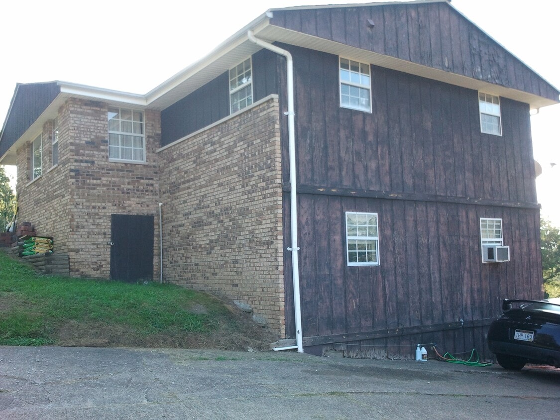 Primary Photo - 13 Circle Dr