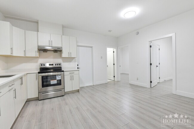 Building Photo - Bright 2 Bedroom Legal Basement Suite | Utilities Included | Prime Delta Location