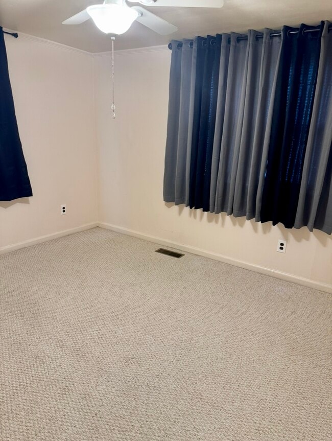 Building Photo - 10150 Minnie Hall Rd