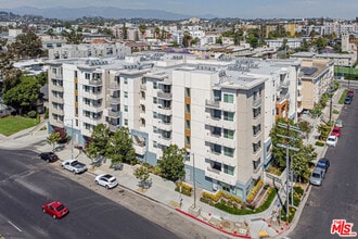 Building Photo - 436 S Virgil Ave