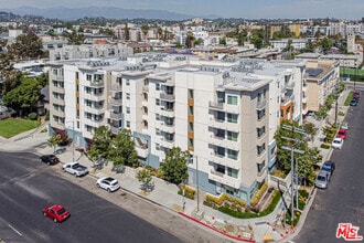 Building Photo - 436 S Virgil Ave