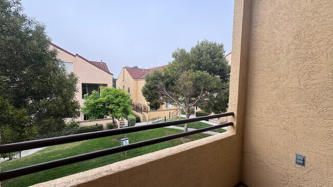 Foto del edificio - 1 Bedroom in Venetian Gated Community