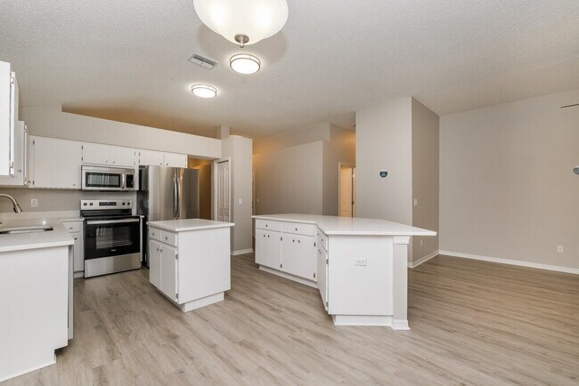 Foto del edificio - 5660 Paddock Trail Dr