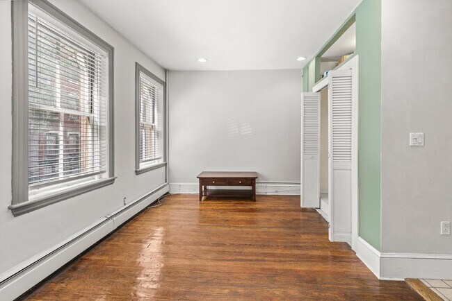 Building Photo - 22 Irving St