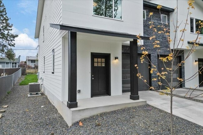 Building Photo - Modern Comfort Meets Urban Convenience – Brand New 3-Bedroom Townhome in Lower South Hill