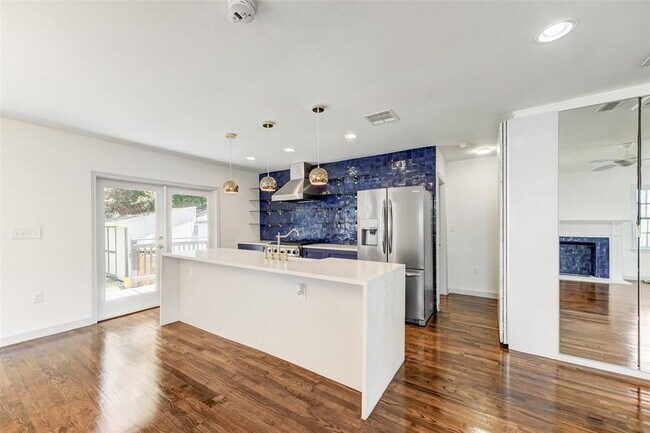 Foto del edificio - 1002 E 38th St