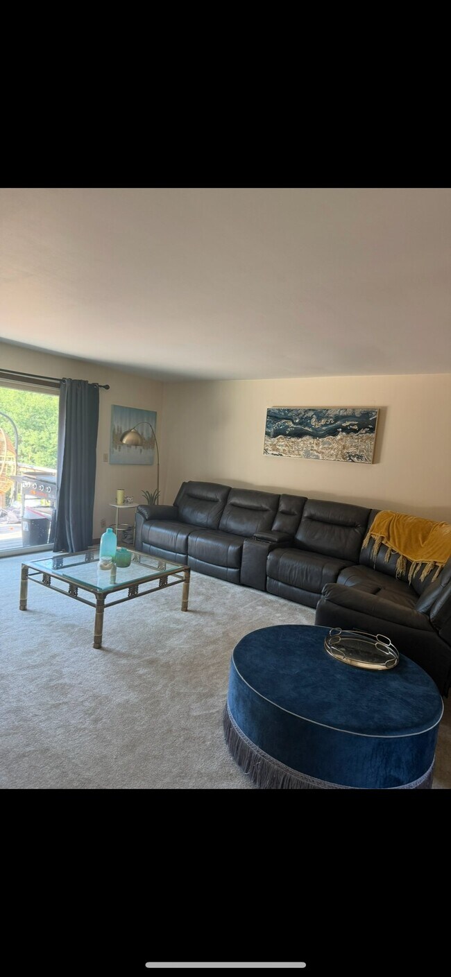 Foto del edificio - 524 Lakeview Dr