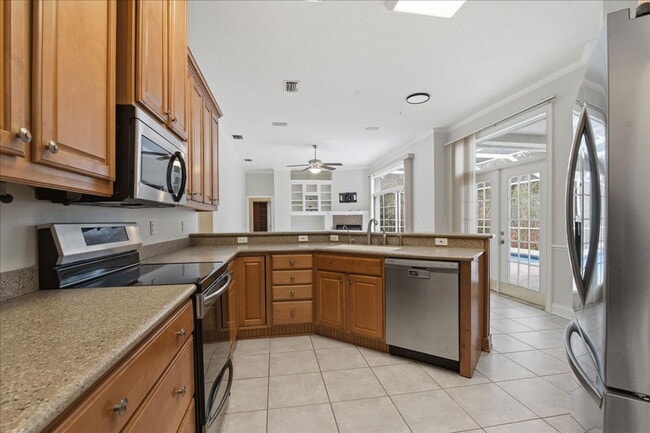 Building Photo - 525 Cullaro Ln