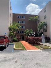 Building Photo - 6950 Miami Gardens Dr