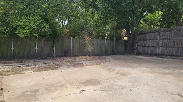 Building Photo - 200 E Denton Dr