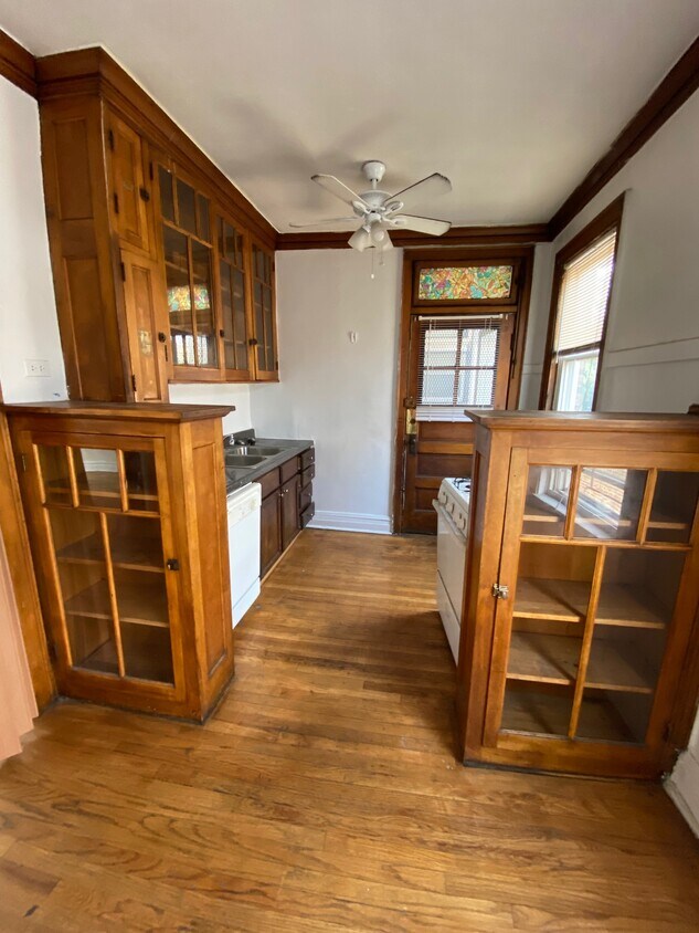 Primary Photo - 4830 W Addison St