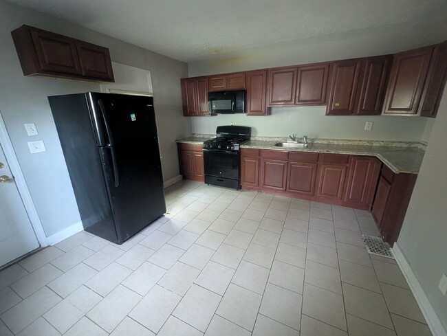 Building Photo - 505 Quinnipiac Ave