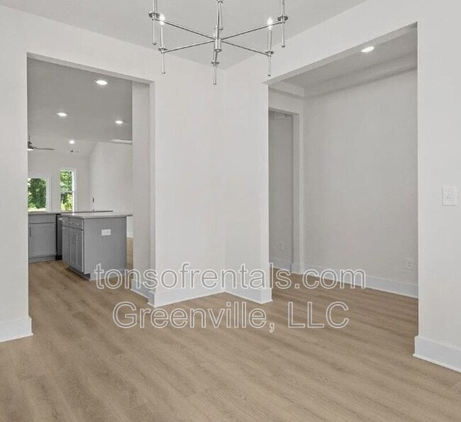 Building Photo - 539 Ml Pk Wy