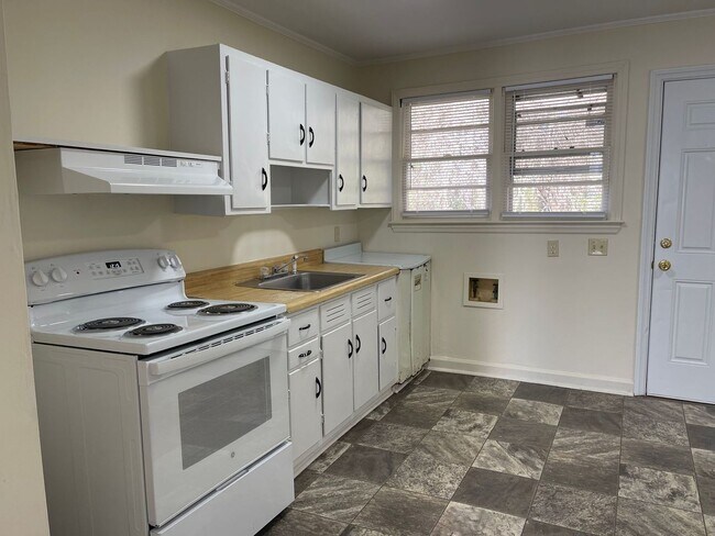 Foto del edificio - 2 bedroom, 1 bath Duplex