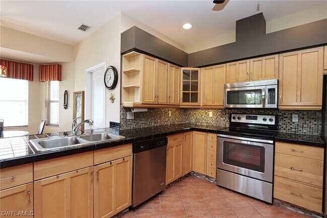 Building Photo - 934 Briarwood Blvd