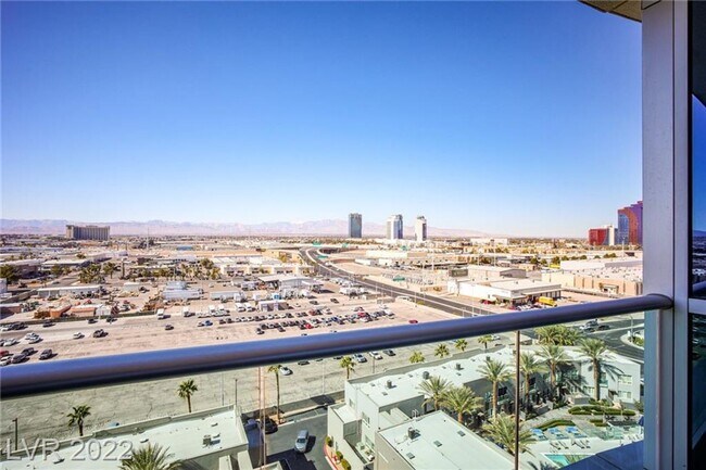Foto del edificio - 4575 Dean Martin Dr