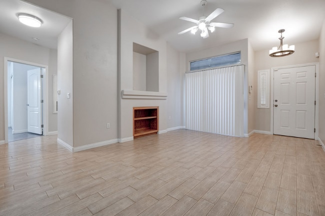 Foto del edificio - 2305 W Horizon Ridge Pkwy