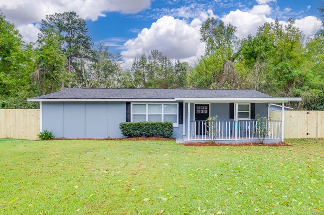 Building Photo - 105 Maple St