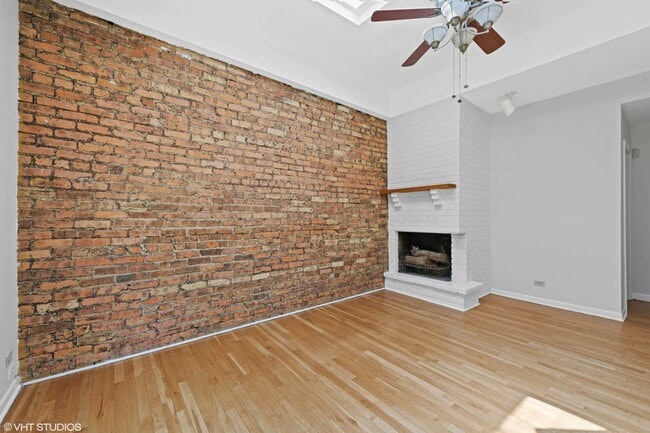Building Photo - 2945 N Sheffield Ave