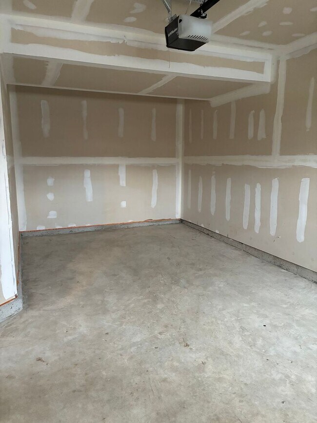 Foto del edificio - Beautiful 2019 End-of-Group Townhome – 3 Bed, 2 Bath, 1-Car Garage